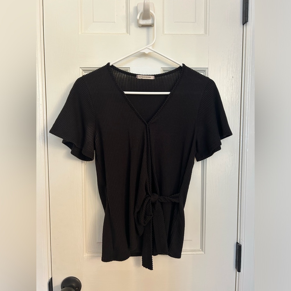 CAUTION TO THE WIND black tie, nice shirt. Size M